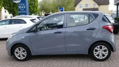 Gebraucht Hyundai i10 67 PS (49 kW) 2015 Grau Kleinwagen