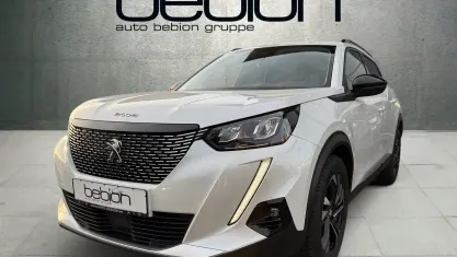 Gebraucht Peugeot 2008 Allure 131 PS (96 kW) 2022 Perlmutt weiss SUV