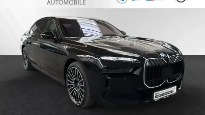 Gebraucht BMW 750e M Sport 489 PS (359 kW) 2025 Black sapphire metallic Limousine
