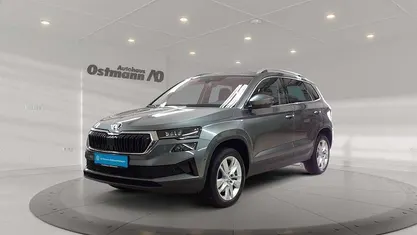 Graphitegrau metallic Gebraucht 2024 Skoda Karoq Selection SUV | 32.985 € (Fairer Preis)