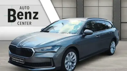 Neu Skoda Superb Selection 204 PS (150 kW) 2026 Grau Kombi