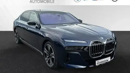 Gebraucht BMW M760e Executive 571 PS (419 kW) 2025 Bmw individual tansanitblau metallic Limousine