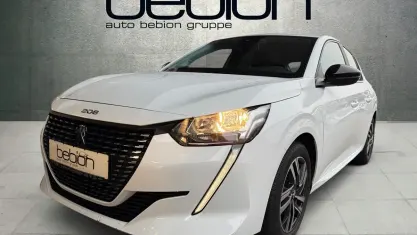 Gebraucht Peugeot 208 Active 101 PS (74 kW) 2023 Weiß Kleinwagen