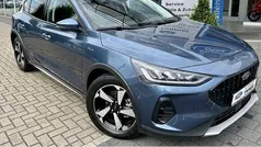 Blau (chroma blau metallic) Gebraucht 2024 Ford Focus Active Limousine | 21.490 € (Superpreis)