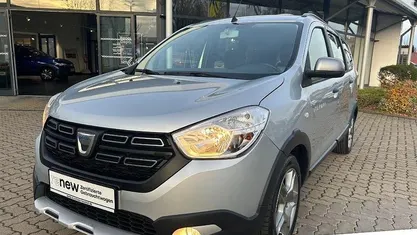 Grau Gebraucht 2020 Dacia Lodgy Stepway Van / Kleinbus | 14.290 € (Fairer Preis)