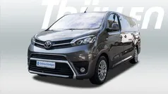 Grau Gebraucht 2023 Toyota Proace Verso Team Kombi | 33.980 € (Superpreis)
