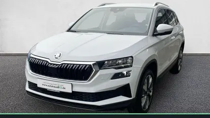 Moonweiss metallic (weiß) Gebraucht 2024 Skoda Karoq Selection SUV | 28.890 € (Superpreis)