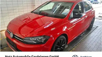 Gebraucht VW Polo Beats 65 PS (47 kW) 2017 Flashrot Limousine