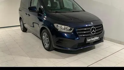 Blau Gebraucht 2023 Mercedes T180 Style Van / Kleinbus | 25.890 € (Fairer Preis)