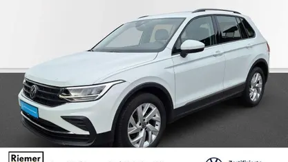Weiss Gebraucht 2022 VW Tiguan Life SUV | 24.489 € (Fairer Preis)