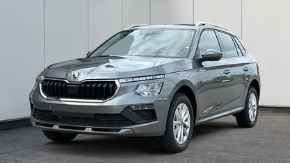 Brillantsilber metallic/silber Neu 2025 Skoda Kamiq Selection SUV | 27.230 € (Fairer Preis)