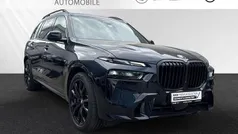 Carbonschwarz metallic Gebraucht 2024 BMW X7 M Sport SUV | 98.900 € (Superpreis)