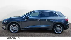 Grau Gebraucht 2024 Audi A3 Sportback Ambiente Limousine | 31.430 € (Fairer Preis)