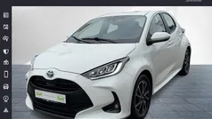 Schneeweiß (weiß) Gebraucht 2023 Toyota Yaris Hybrid Team Kleinwagen | 20.480 € (Fairer Preis)