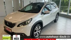 Weiss Gebraucht 2019 Peugeot 2008 Allure SUV | 16.980 € (Fairer Preis)