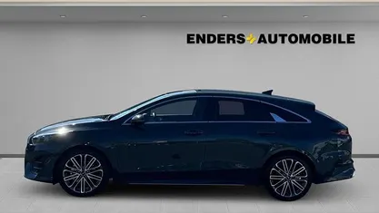 Neu Kia ProCeed GT-Line 140 PS (102 kW) 2025 (h8g) dark penta metal m (schwarz) Kleinwagen