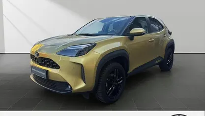 Gebraucht Toyota Yaris Hybrid Elegant 116 PS (85 kW) 2022 Warm gold metallic