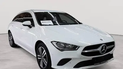 Gebraucht Mercedes CLA200 Shooting Brake 150 PS (110 kW) 2021 Polarweiß Kombi