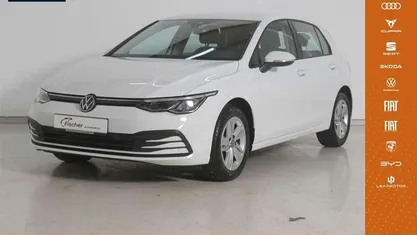 Weiß Gebraucht 2022 VW Golf VIII Life Limousine | 22.380 € (Fairer Preis)