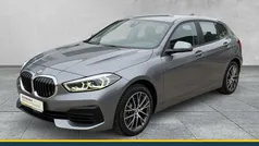 Grau (skyscraper grau metallic) Gebraucht 2022 BMW 116 Advantage Kleinwagen | 21.890 € (Fairer Preis)