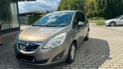 Gebraucht Opel Meriva Edition 140 PS (102 kW) 2011 Braun Van / Kleinbus