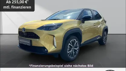 Gebraucht Toyota Yaris Elegant 116 PS (85 kW) 2022 Warm gold metallic, dach schwarz Kleinwagen
