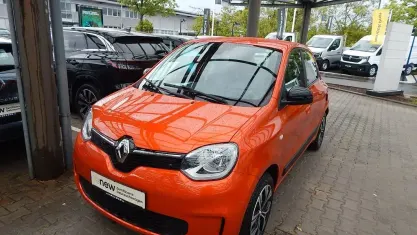 Używany Renault Twingo 65 KM (47 kW) 2022 Pomarańczowy Hatchback