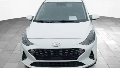 Używany Hyundai i10 Trend 84 KM (61 kW) 2022 Biały Hatchback