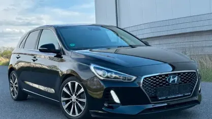 Używany Hyundai i30 Premium 140 KM (102 kW) 2018 Czarny Sedan/Limuzyna