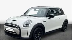Weiß (nanuq white) Gebraucht 2023 Mini Cooper SE Classic Kleinwagen | 22.990 € (Fairer Preis)