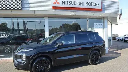Neu Mitsubishi Outlander P-HEV Top 306 PS (225 kW) 2026 Schwarz SUV