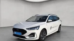 Frozen white Gebraucht 2024 Ford Focus ST-Line Kombi | 25.980 € (Fairer Preis)