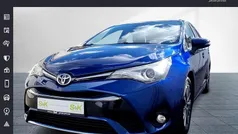Oxygenblau mica Gebraucht 2017 Toyota Avensis Basis Kombi | 15.480 € (Fairer Preis)