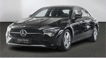 Gebraucht Mercedes CLA180 136 PS (100 kW) 2024 Unilack nachtschwarz Limousine