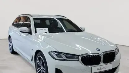 Gebraucht BMW 530e Sport Line 184 PS (135 kW) 2022 Alpinweiß Kombi