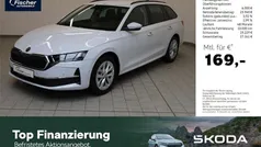 Moonweiß metallic Gebraucht 2024 Skoda Octavia Selection Kombi | 29.940 € (Fairer Preis)
