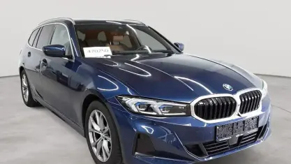 Gebraucht BMW 318 Sport Line 150 PS (110 kW) 2023 Phytonicblau metallic Kombi