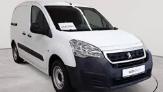 Schneeweiß Gebraucht 2018 Peugeot Partner Premium Van / Kleinbus | 9.990 € (Superpreis)