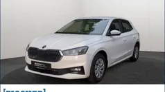 Candyweiss Gebraucht 2024 Skoda Fabia Essence Limousine | 15.876 € (Superpreis)