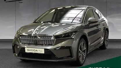 Graphitegrau (metallic) Gebraucht 2024 Skoda Enyaq iV Lounge SUV | 45.950 € (Fairer Preis)