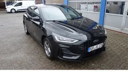 Gebraucht Ford Focus ST-Line 125 PS (91 kW) 2023 Schwarz Limousine