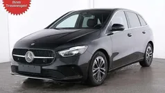 Schwarz Gebraucht 2024 Mercedes B200 Van / Kleinbus | 31.660 € (Fairer Preis)