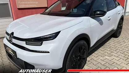 Okenitweiß metallic Neu 2025 Citroën C4 PureTech Limousine | 22.490 € (Fairer Preis)