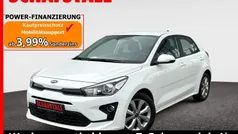 Weiss ((ud) schneeweiss) Gebraucht 2021 Kia Rio Vision Limousine | 11.979 € (Fairer Preis)