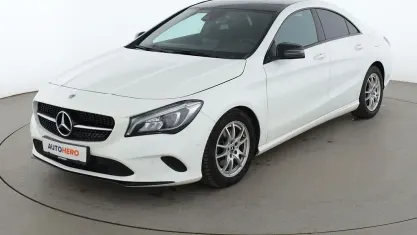 Gebraucht Mercedes CLA200 Urban 156 PS (114 kW) 2018 Weiß Limousine