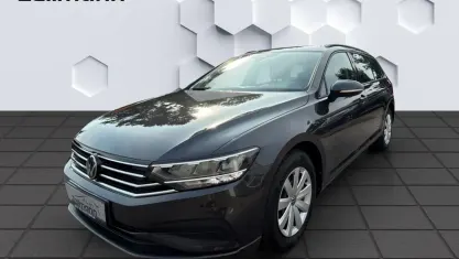 Gebraucht VW Passat Basis 122 PS (89 kW) 2023 Grau Kombi