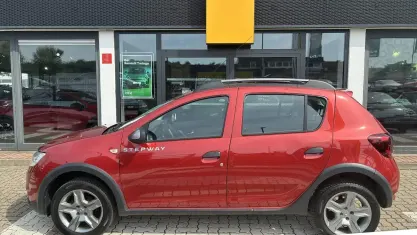 Gebraucht Dacia Sandero Prestige 90 PS (66 kW) 2017 Flammrotmetallic (rot)