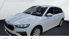 Moonweiss metallic Gebraucht 2024 Skoda Scala Essence Kleinwagen | 19.980 € (Fairer Preis)