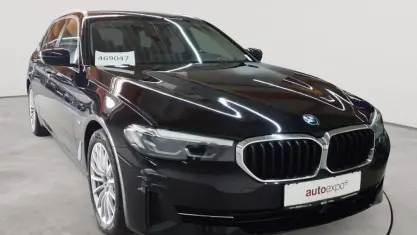 Gebraucht BMW 530e Sport Line 184 PS (135 kW) 2022 Schwarz uni Kombi