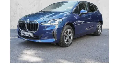 Gebraucht BMW 220 Active Tourer Luxury Line 156 PS (114 kW) 2023 Blau Van / Kleinbus